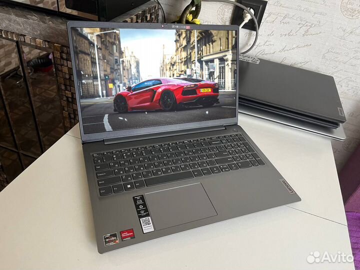 Как новенький с тонкими рамками Ryzen 8гб SSD