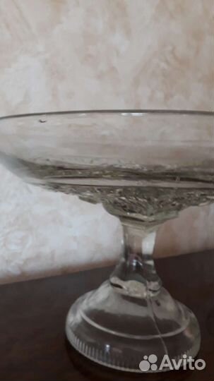 Ваза для фруктов на ножке