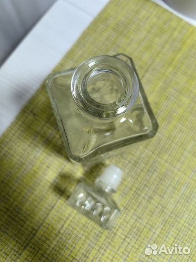 Стеклянный графин