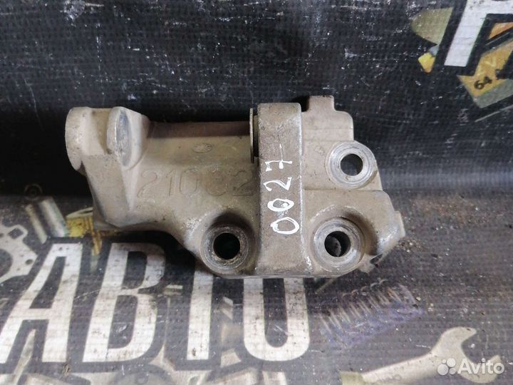 Кронштейн генератора Ваз 2114