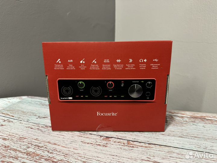 Focusrite Scarlett 4i4 3rd Gen Звуковая карта