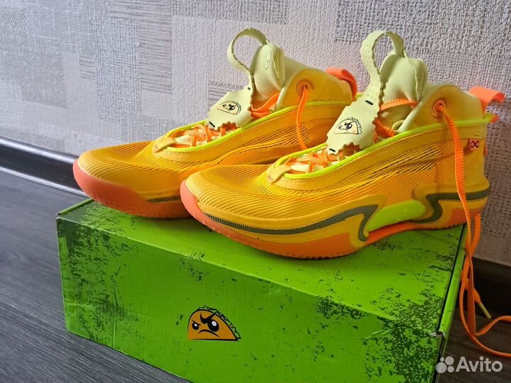 Кроссовки nike tako