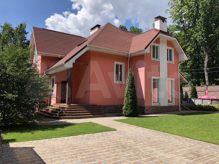 Коттедж 197 м² на участке 7,5 сот.