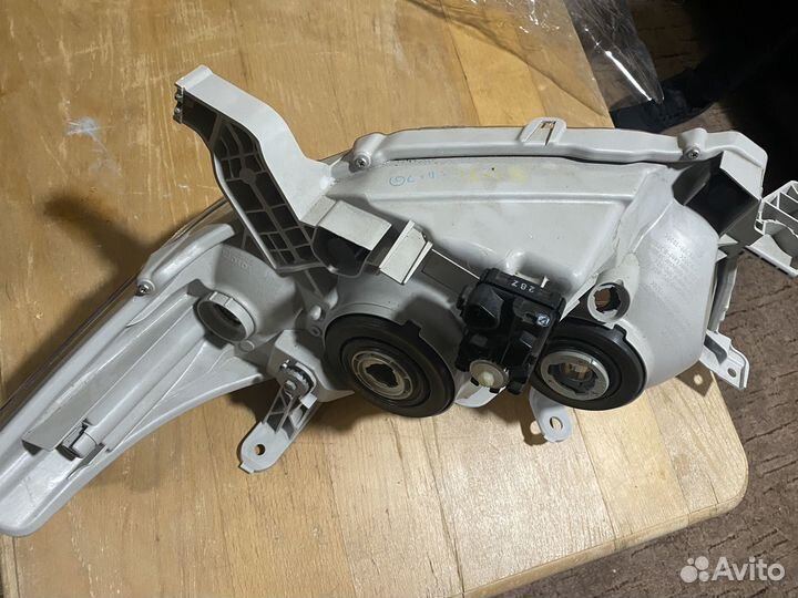 Фара на Тойота highlander