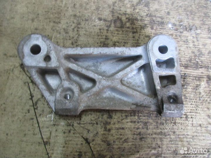 Кронштейн кондиционера Honda Accord VII 2003-2008