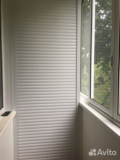 Шкаф с рольставнями на балкон на заказ