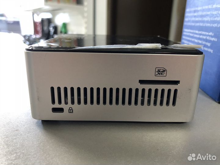Intel NUC pentium/4/128SSD