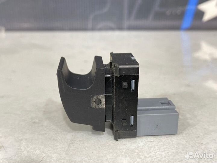 Кнопка стеклоподъемника Volkswagen Passat Variant