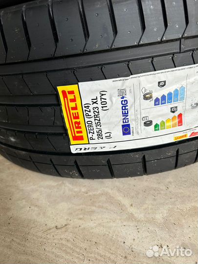 Pirelli P Zero PZ4 285/35 R23 и 325/30 R23