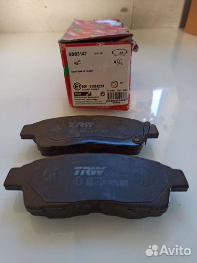 Тормозные колодки передние TRW на RAV4