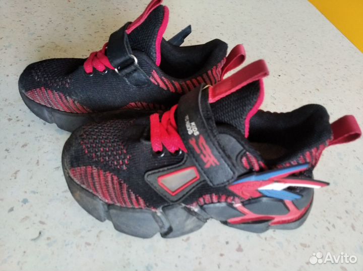 Кроссовки детские 27-28 размер