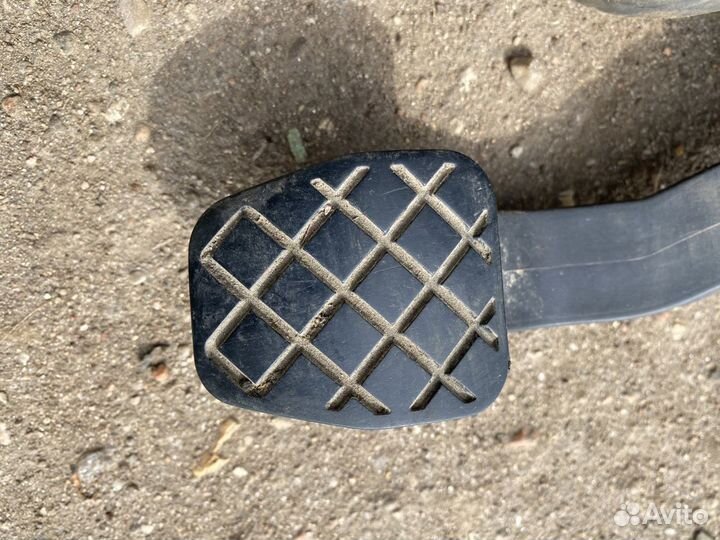 Педаль сцепления VW Polo 10-20 6RU721373