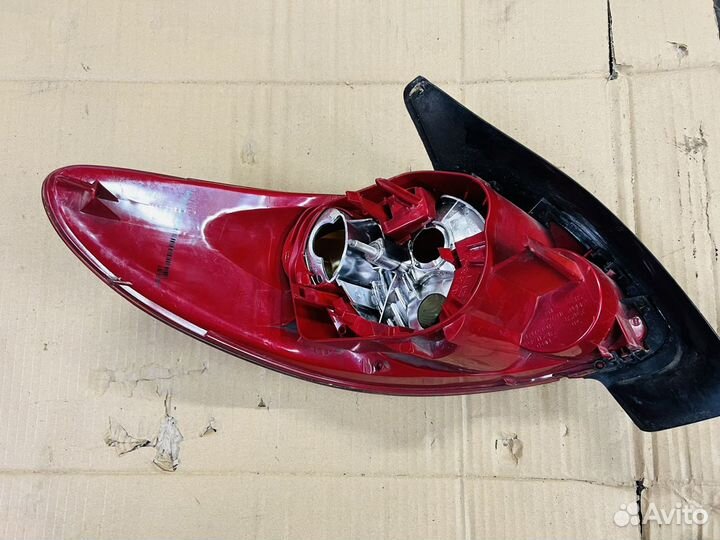 Фонарь задний правый Peugeot-206