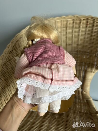 Кукла фарфоровая коллекционная