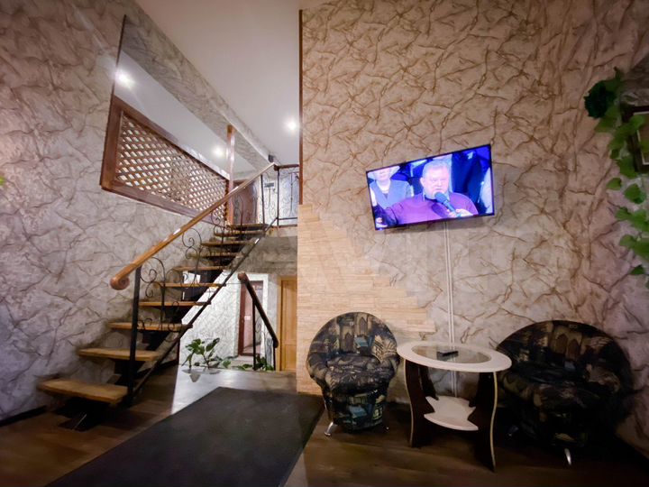 Коттедж 350 м² на участке 10 сот.