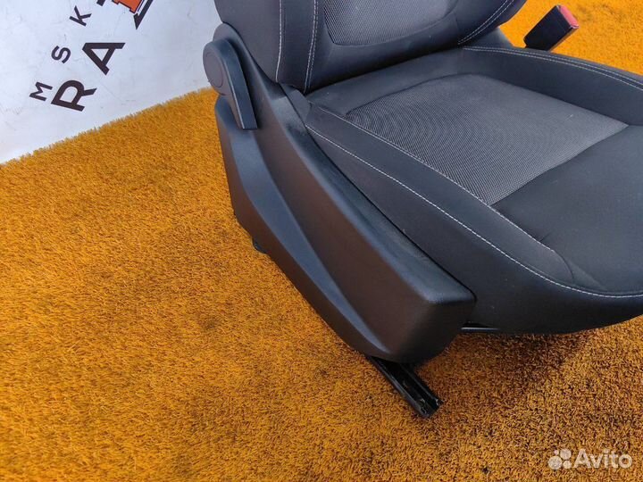 Сиденье переднее правое Renault Duster K9KR858