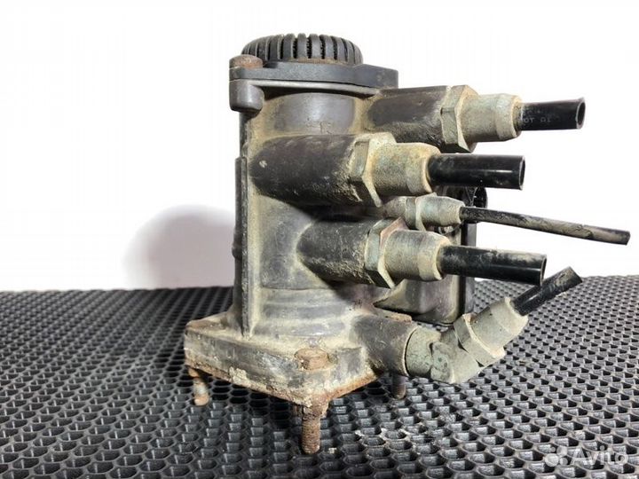 Кран управления тормозами прицепа Scania