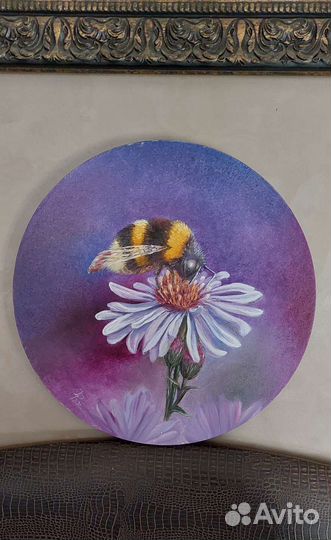 Картина маслом на холсте шмель на цветке