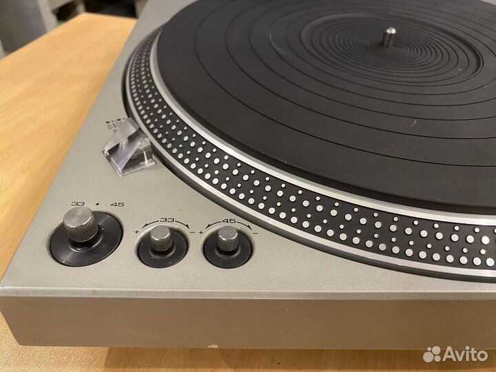 Проигрыватель винила Technics SL-1700