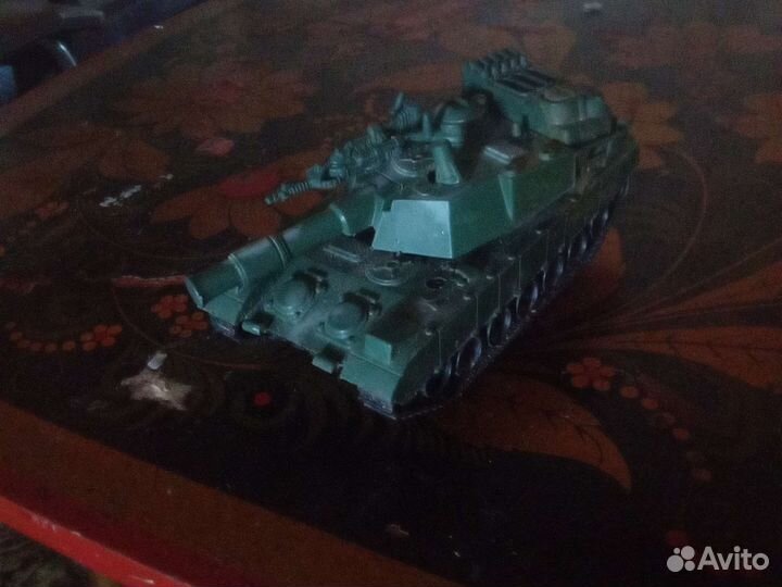Игрушечный танк