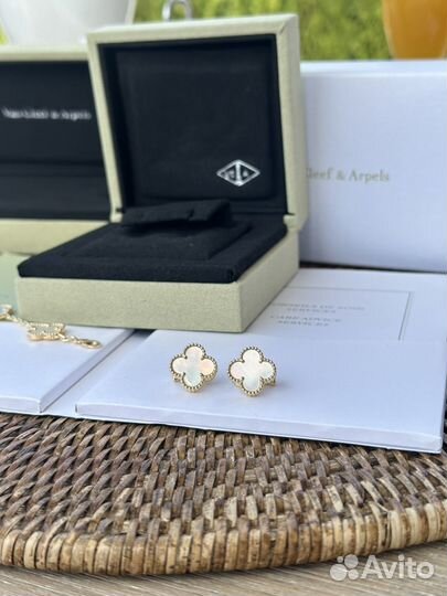 Серьги Van Cleef с перламутром