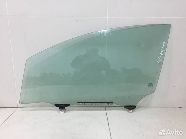 Стекло двери передней левой Toyota Auris E150 2006