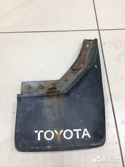 Брызговик задний правый Toyota Camry