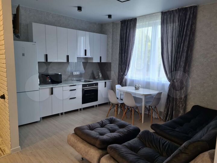 2-к. квартира, 42 м², 3/3 эт.