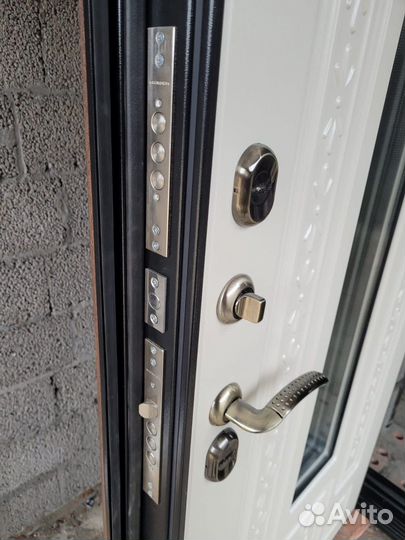Двери входные металические