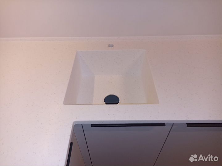 Столешница из искусственного камня (кварц, акрил)