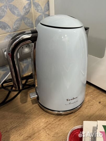 Чайник голубой электрический