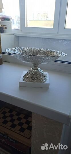 Ваза для фруктов на ножке металлические