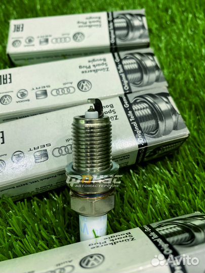 Свеча зажигания VAG 06H905621A