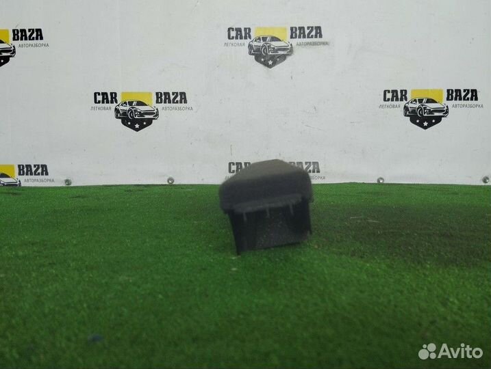 Обшивка багажника правая Audi A4