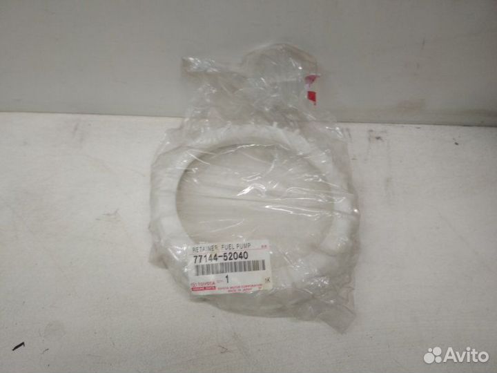 Крышка топливного насоса Toyota Corolla E150