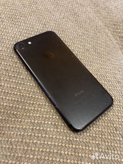 Телефон iPhone 7