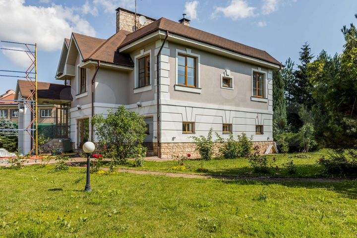 Дом 400 м² на участке 19 сот.