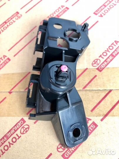 Кронштейн бампера передний левый Lexus Es