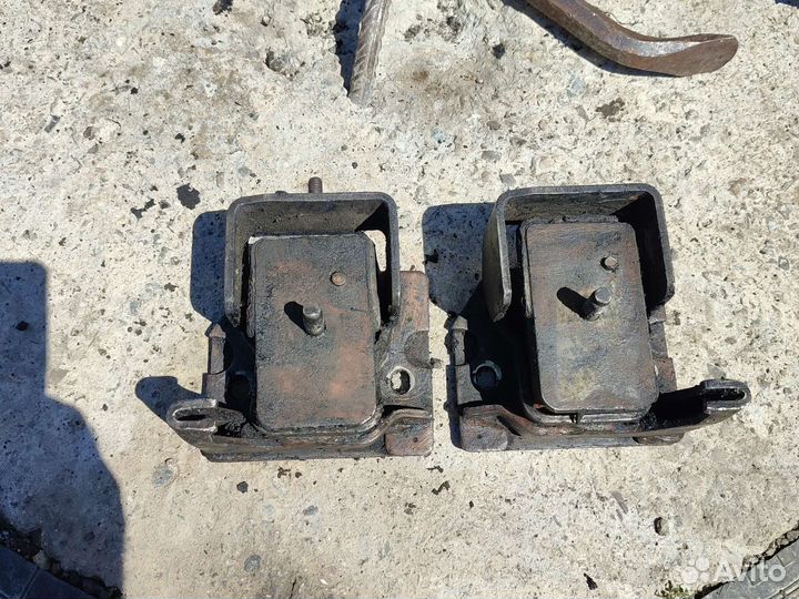 Подушки двигателя 4D56 Mitsubishi