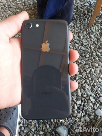 Телефон iPhone 8 64 gb