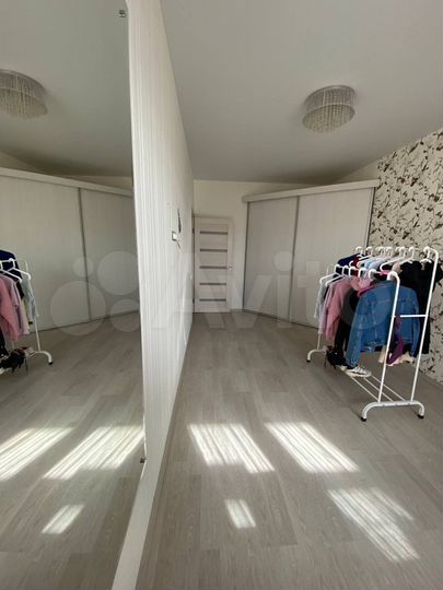 2-к. квартира, 62 м², 1/3 эт.