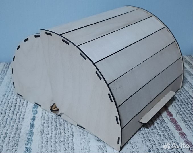 Хлебница резная