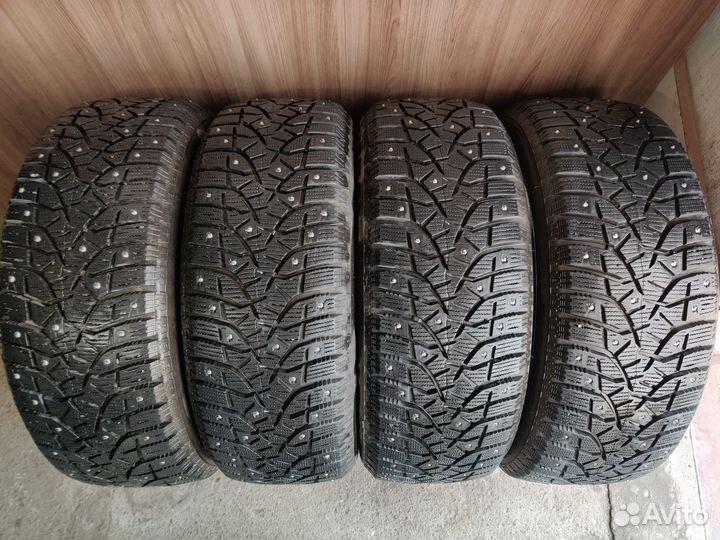 Bridgestone Blizzak Spike-02 205/55 R16