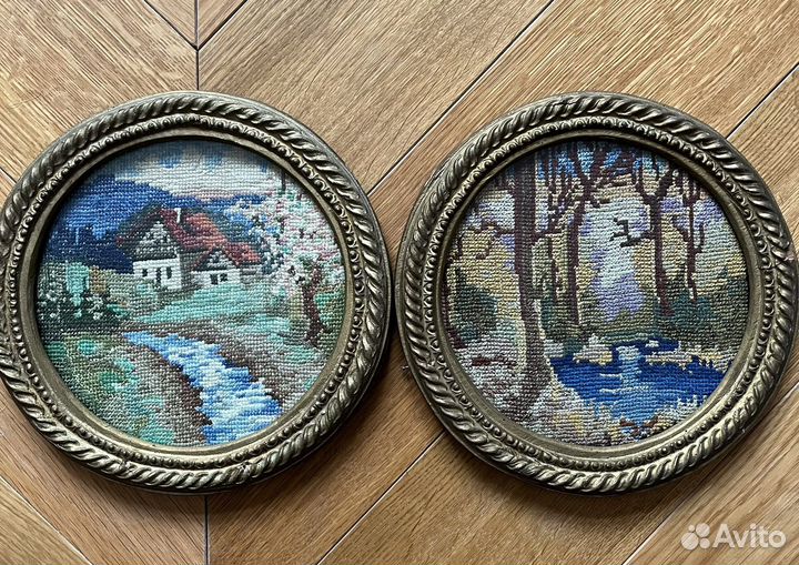 Антикварная вышивка в рамке