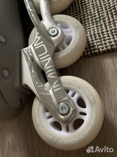 Роликовые коньки