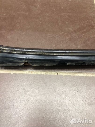 Молдинг лобового стекла левый Mercedes-Benz