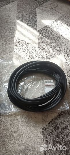 Уплотнитель багажника Rav4 V40 67881-42060