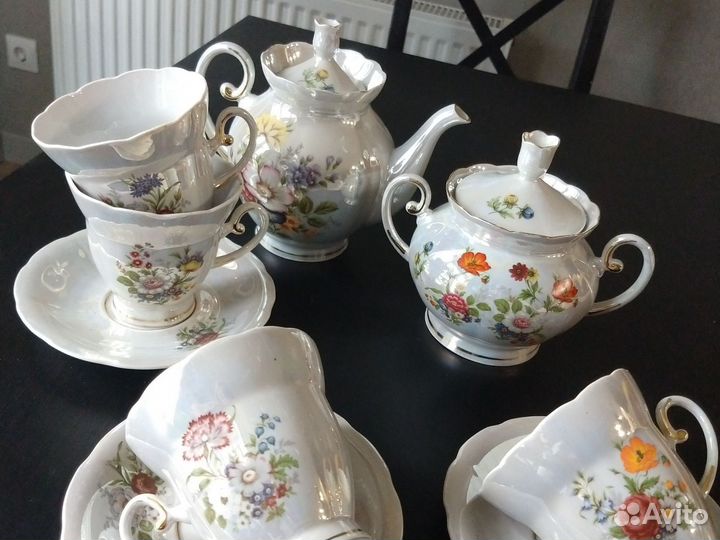 Чайник, сахарница, чайная пара