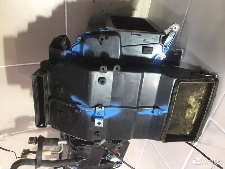 Корпус печки с радиаторами Nissan Skyline 1987 год