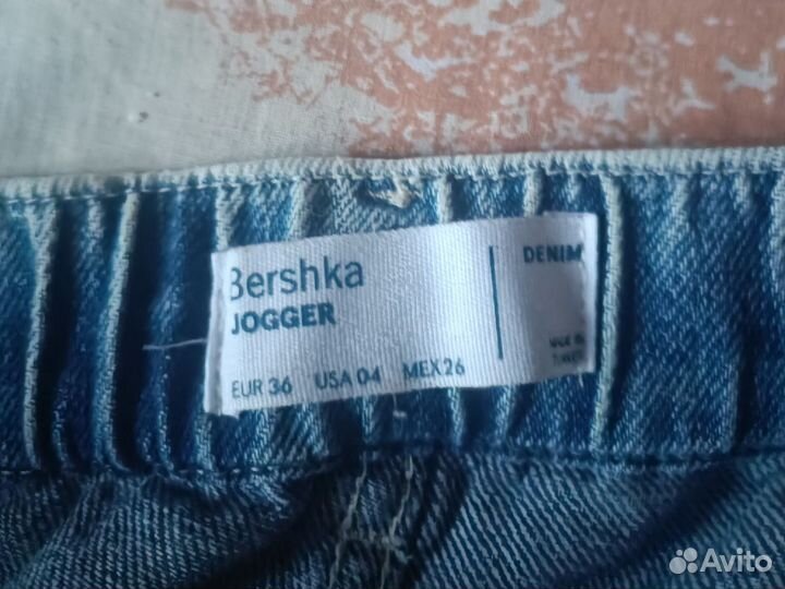 Джинсы бананы bershka женские